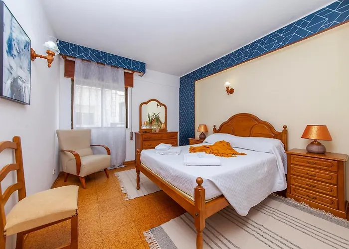 B78 - Fragoso Downtown Apartment