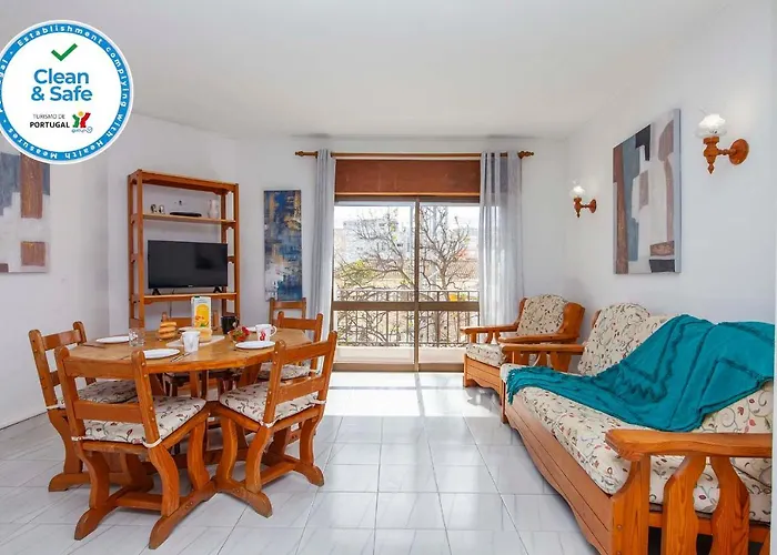 B78 - Fragoso Downtown Apartment
