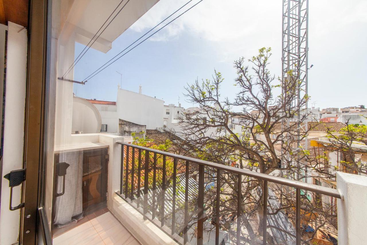 B78 - Fragoso Downtown Apartment